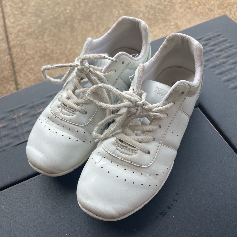 Cheer shoes. White.